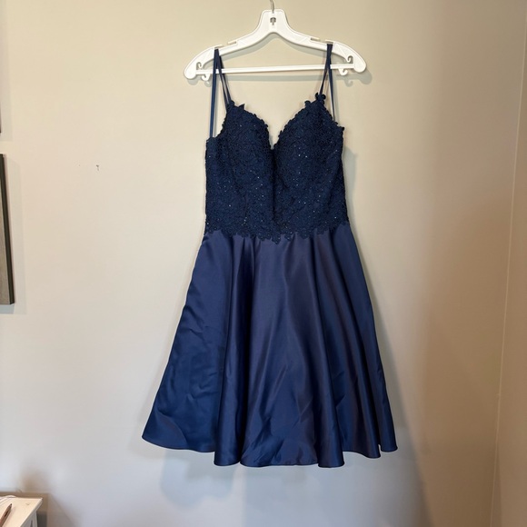 Elegant Navy Blue Prom Dress - Picture 1 of 4
